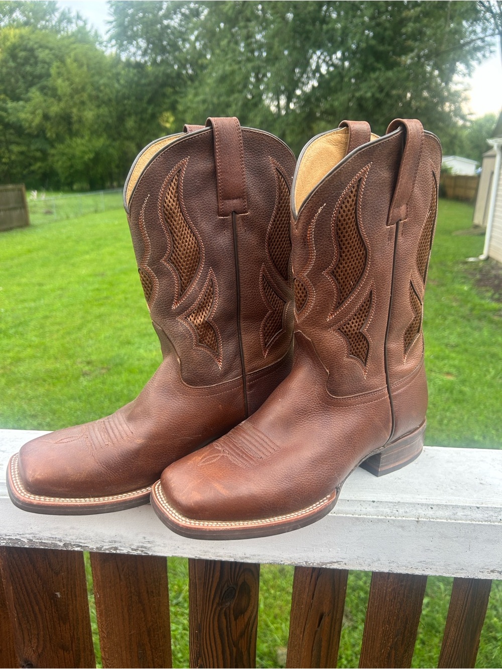 Men's Brown Leather Western Pull-On Boots